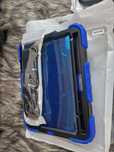 Etui iPad mini 6 ze smyczą i wbudowaną podstawką