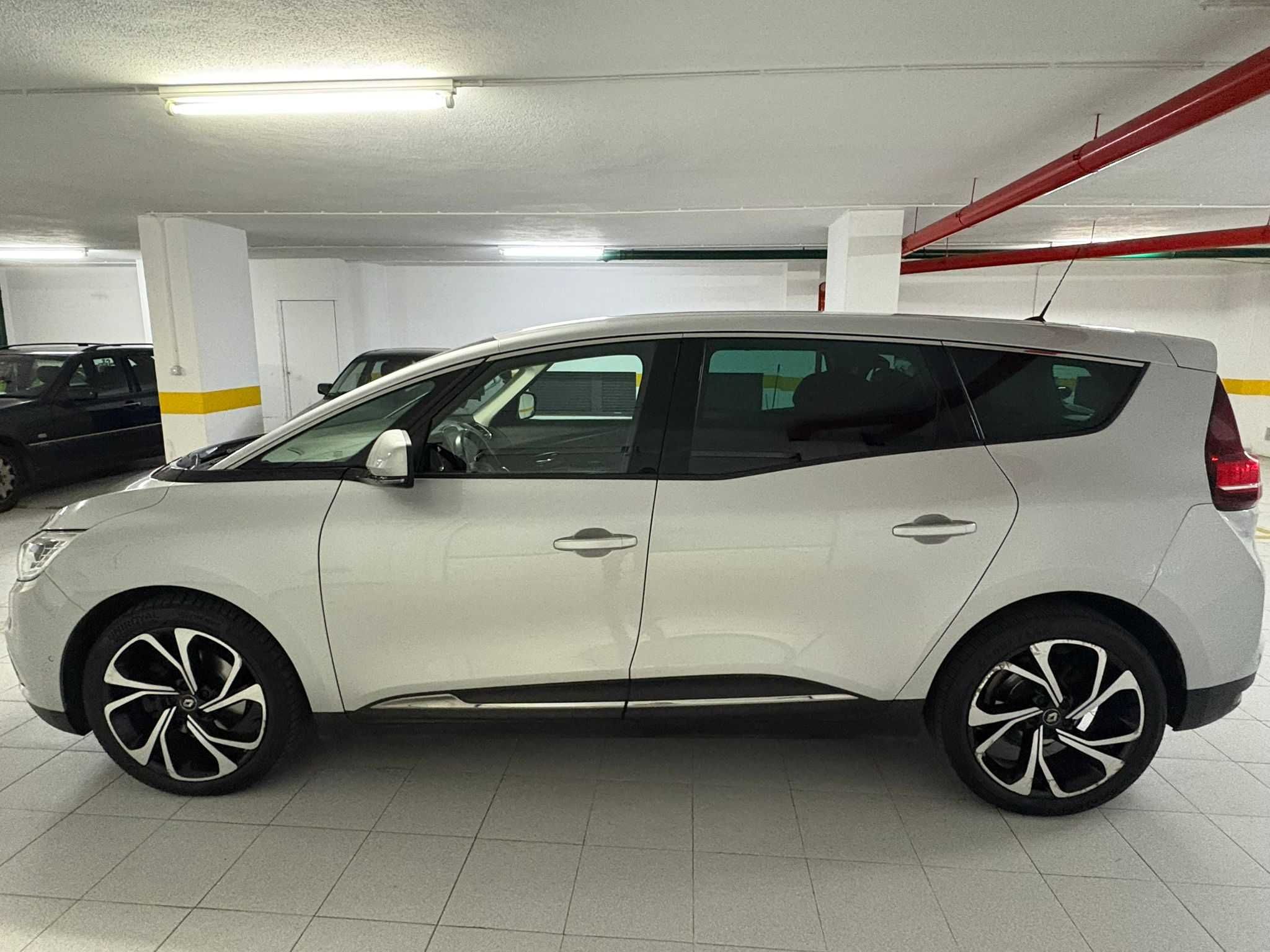 Renault Grand Scenic 1.7 Blue dCi - Automatico - 7 lugares