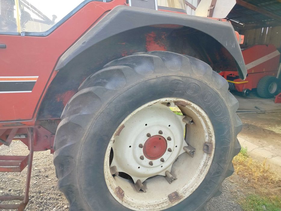 International 745 XL 72 konie