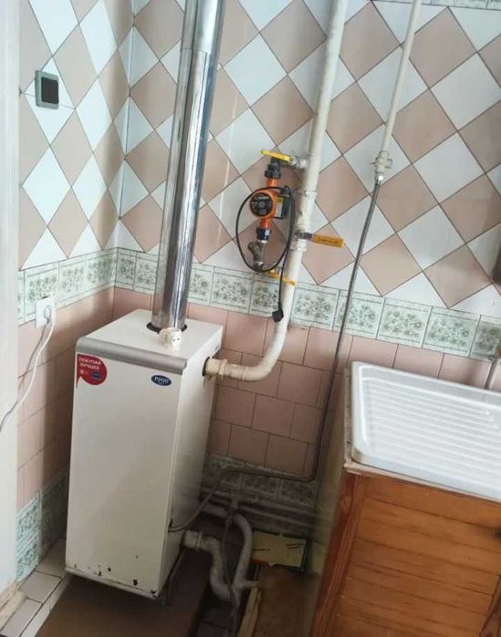 продам затишний будинок в чудовому районі,4 кімн,зручності гараж,5 сот