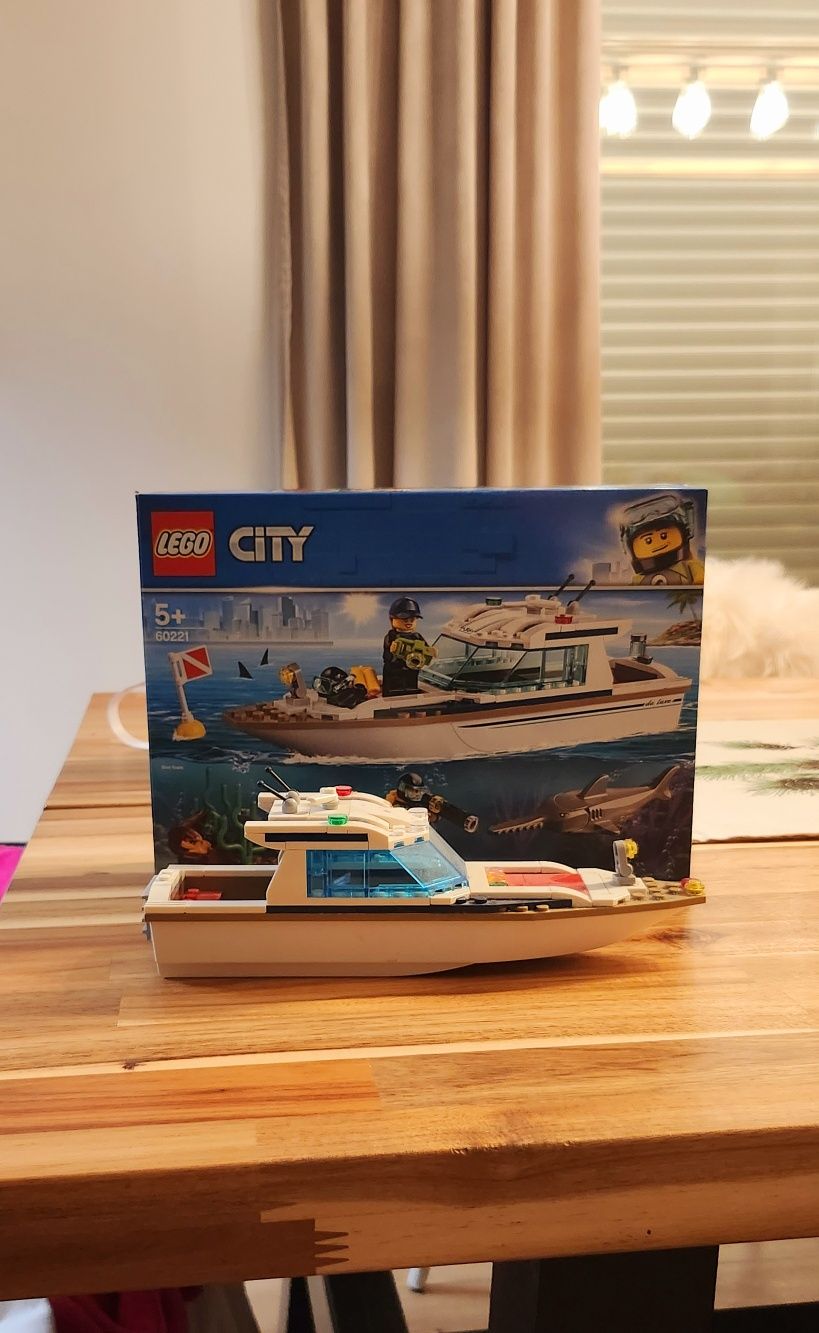 Lego city 60221 jacht