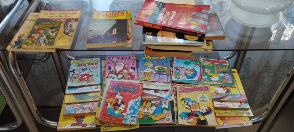 Livros historias  e banda desenhada