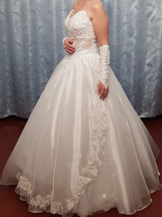 Весільна сукня 46 розміру