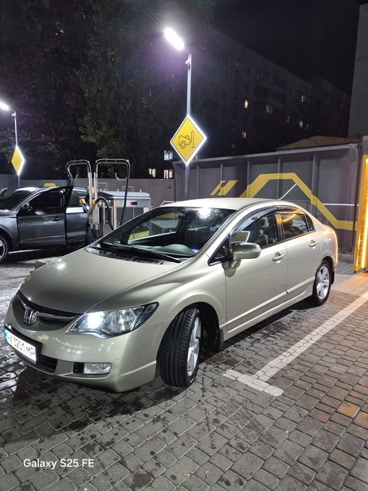 Продаю HONDA CIVIC 4D 1.8