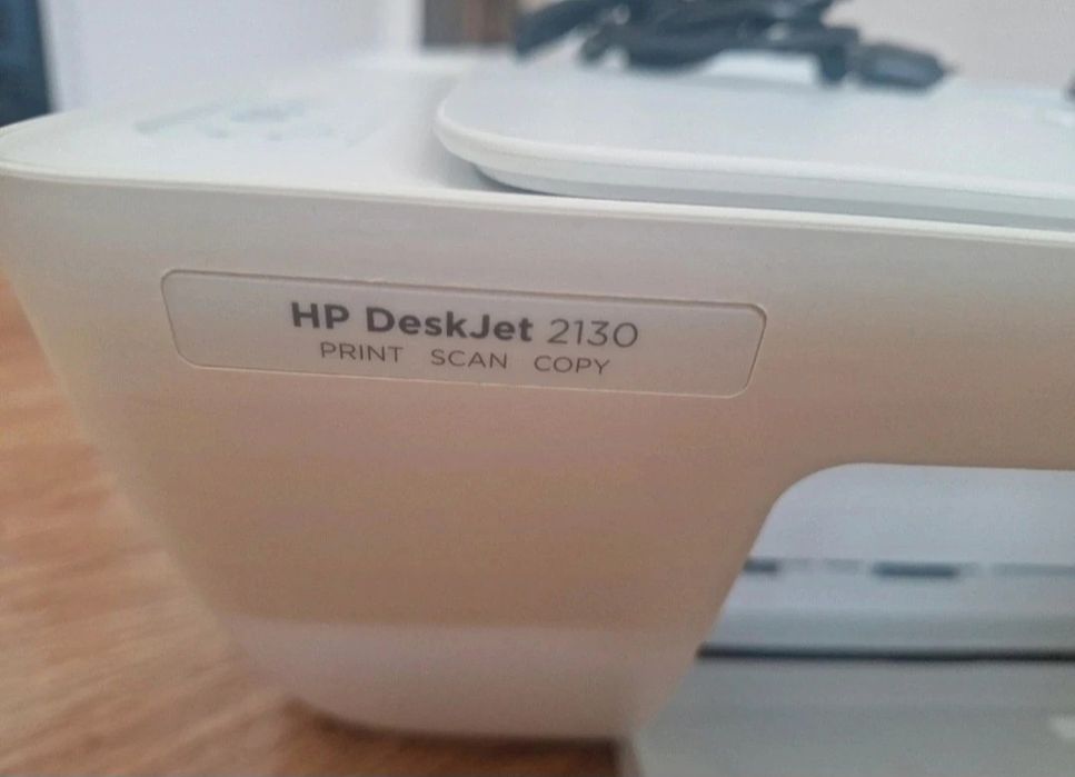 Impressora HP Deskjet 2130 e tinteiro