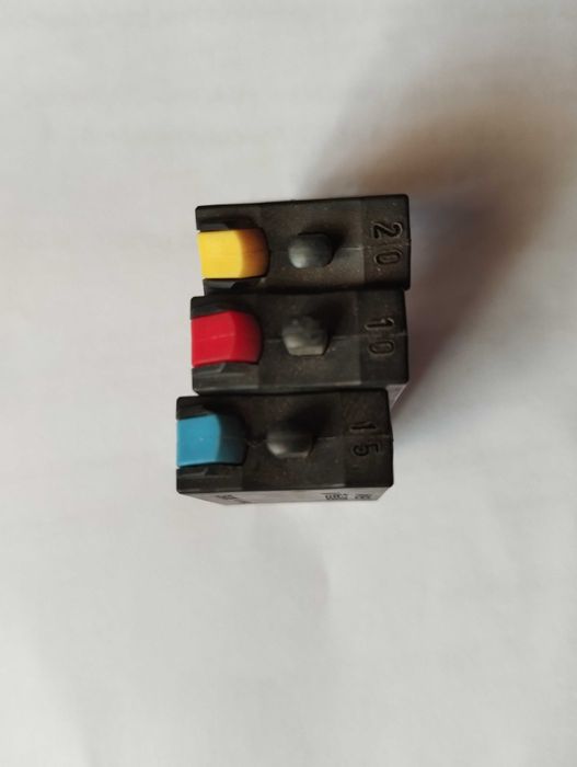 Запобіжники автоматичні 12-24в.