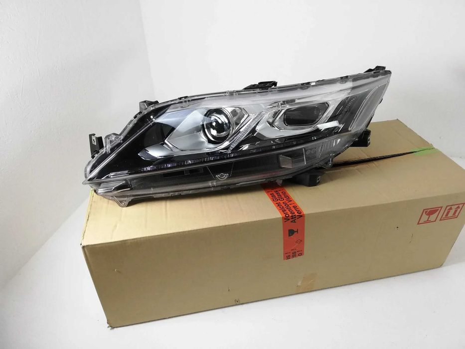 MITSUBISHI ECLIPSE CROSS 2018- Lampa przednia przód Lewa NOWA