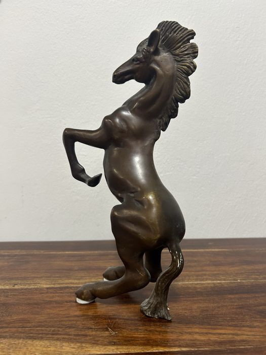 Koń z brązu figurka