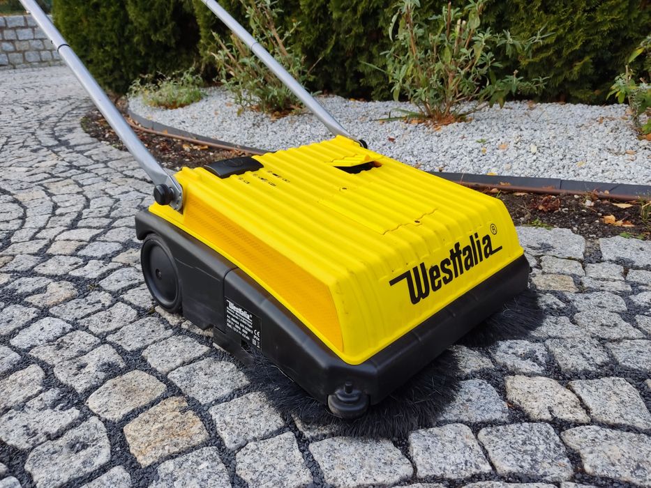 Zamiatarka akumulatorowa lub elektryczna