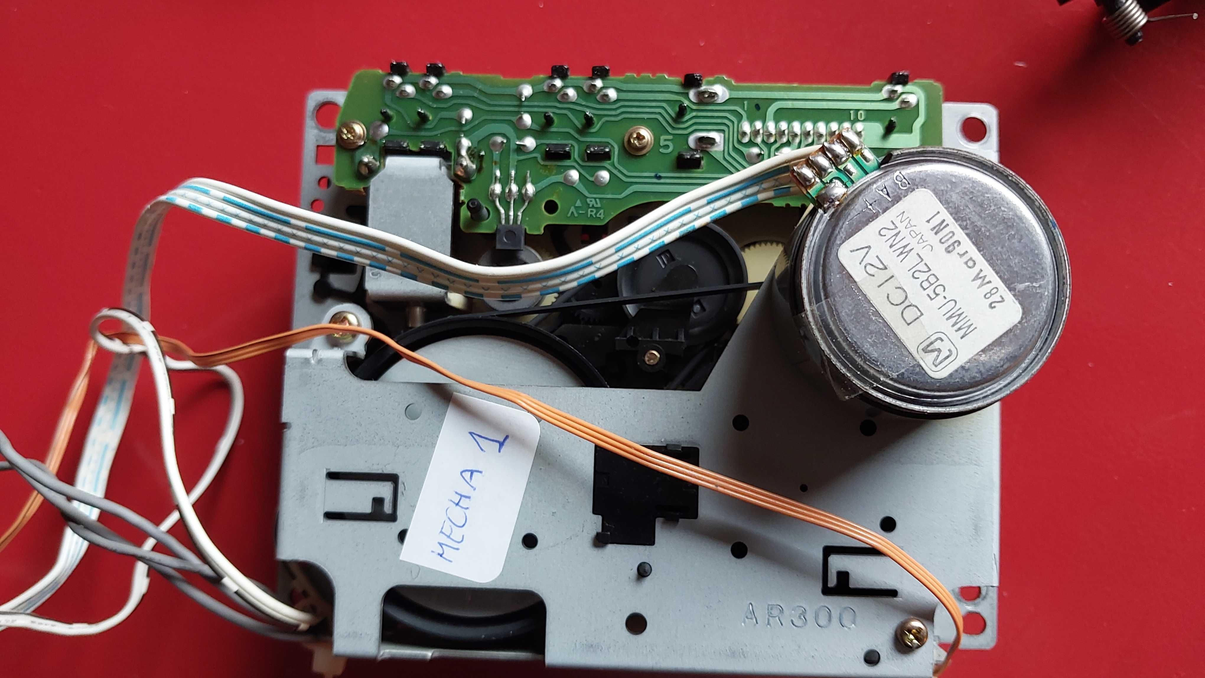 Akai GX-W45 mechanizm napędu taśmy 1 ze sterowaniem
