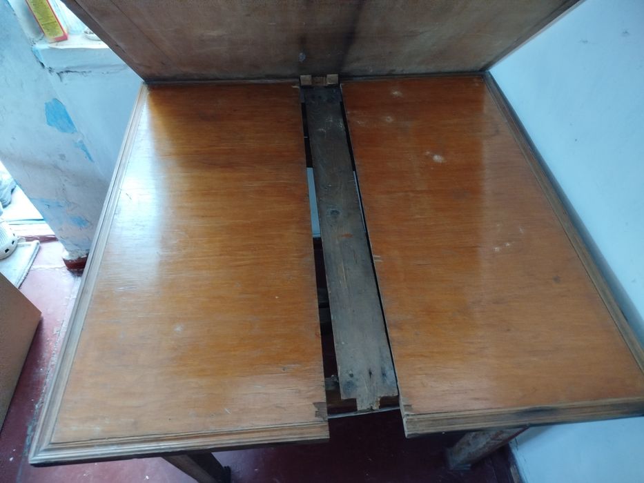 Міцний розкладний ретро стіл з натурального дерева