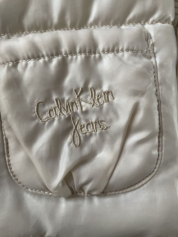 Kurtka  przejsciowa CK Calvin Klein dla dziewczynki ecru 4T  r. 98-104