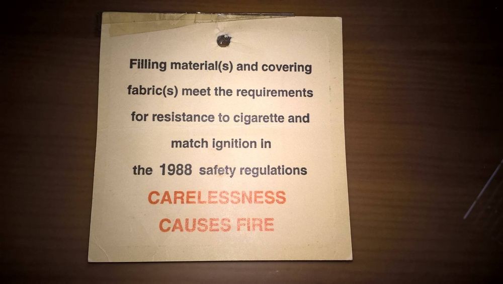 2 Sofás de alta qualidade em pele inglesa anti-fogo, marca J LOURO