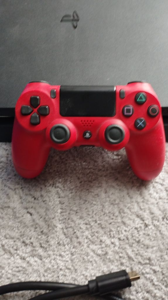 Konsola PlayStation 4