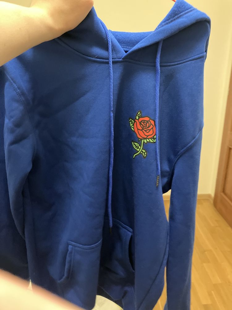 Bluza męska niebieska M fit S z kapturem i nadrukiem róży