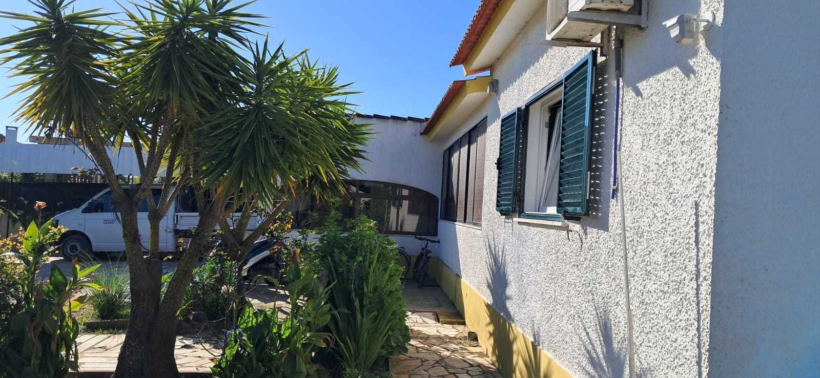 Vivenda isolada T3 + T2 vende se