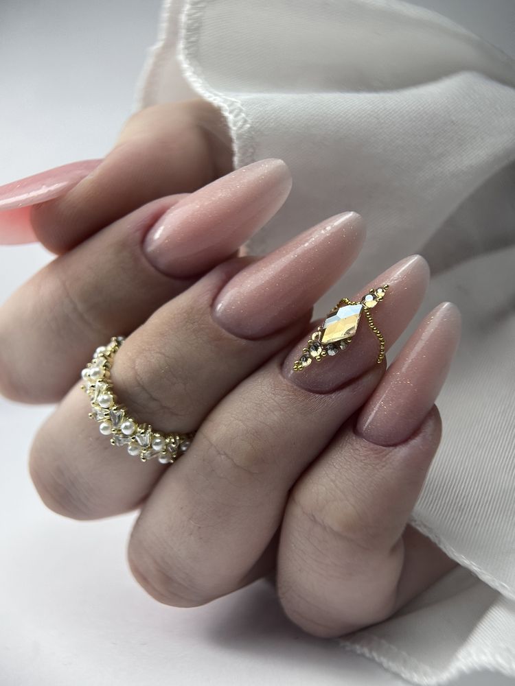 Manicure hybrydowy i żelowy