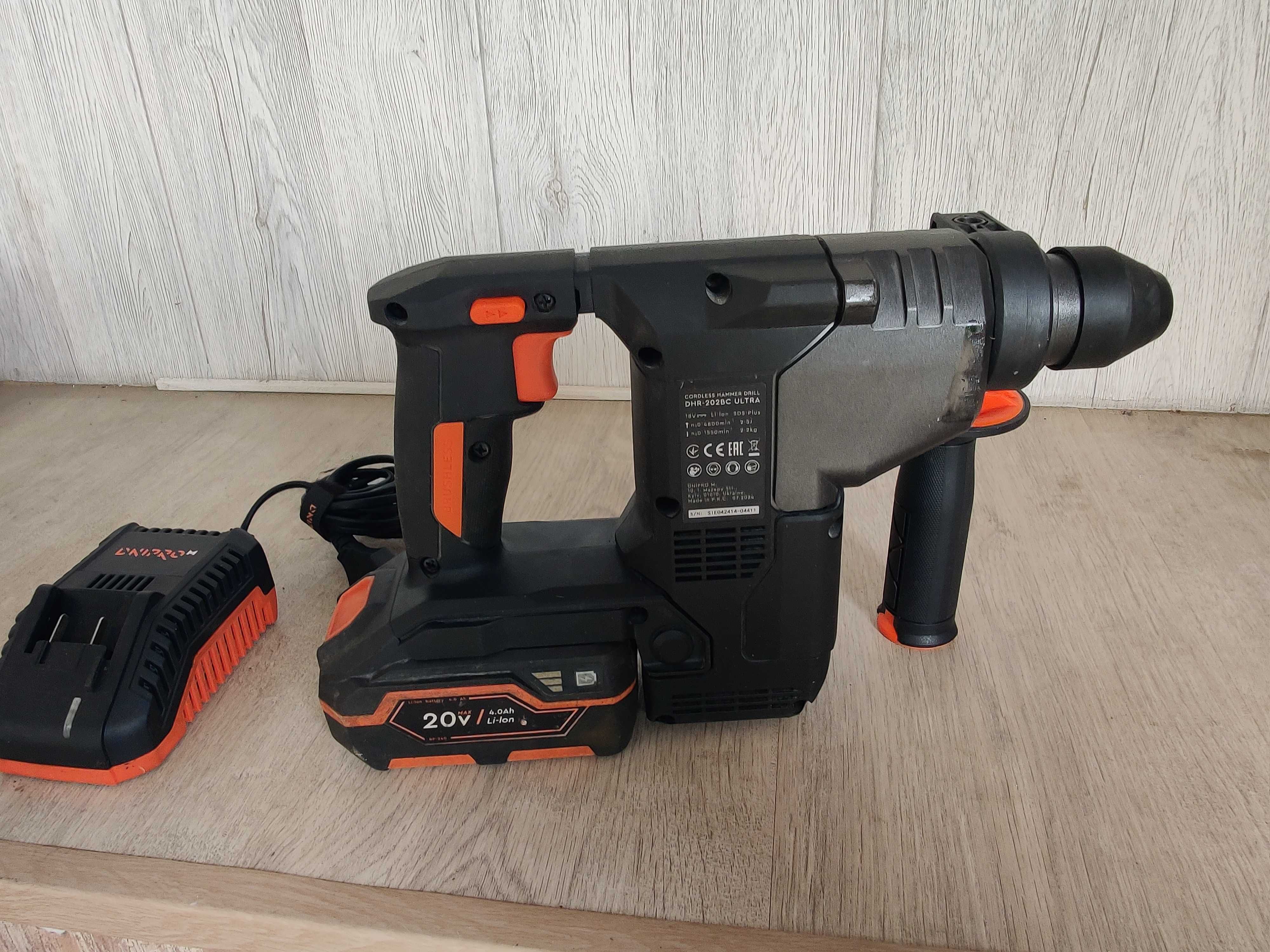 Аккумуляторный перфоратор Dnipro-M DHR-202BC ULTRA