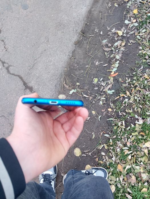 Продам телефон honor 4х64