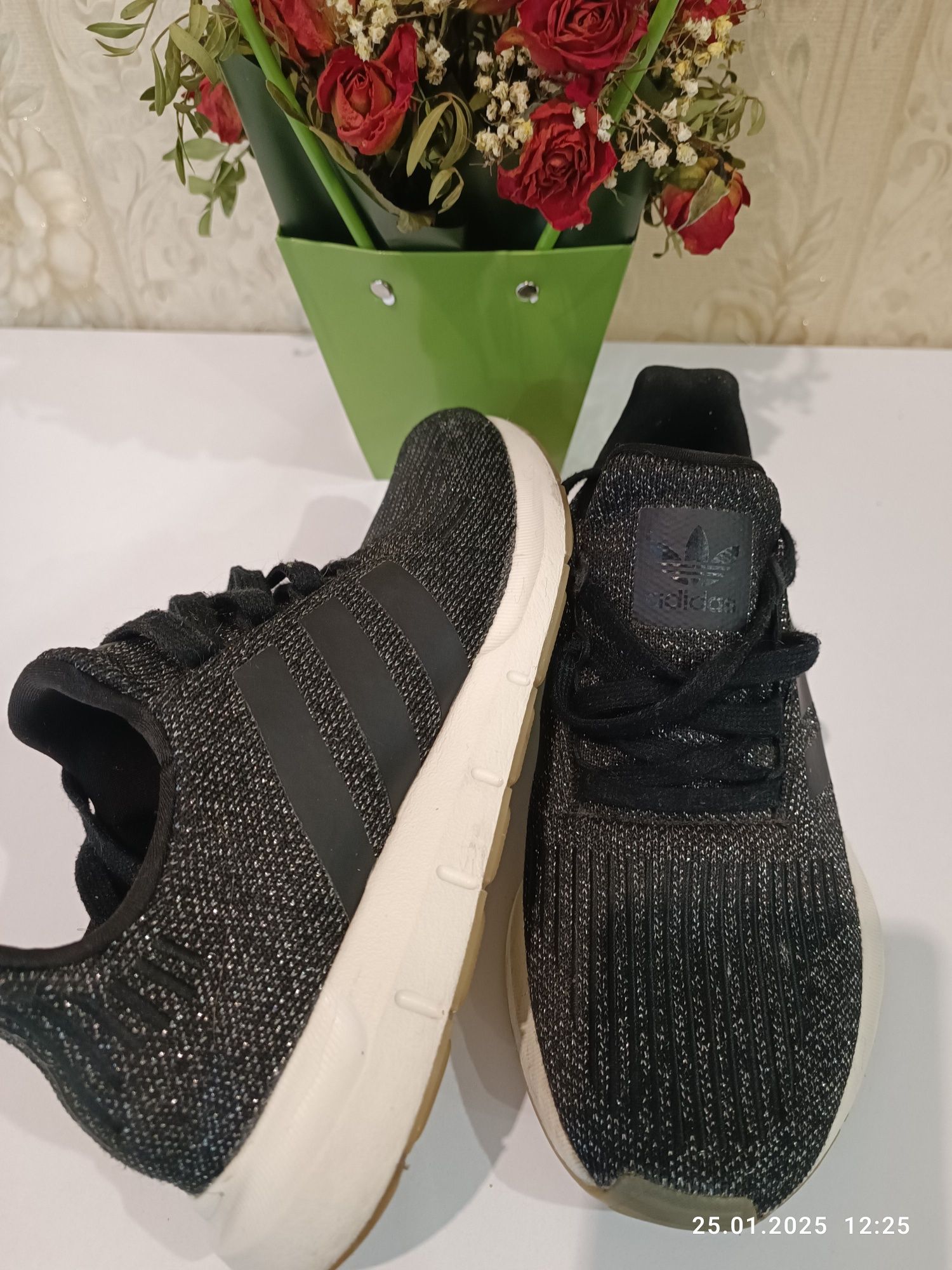 Продам кросівки Adidas