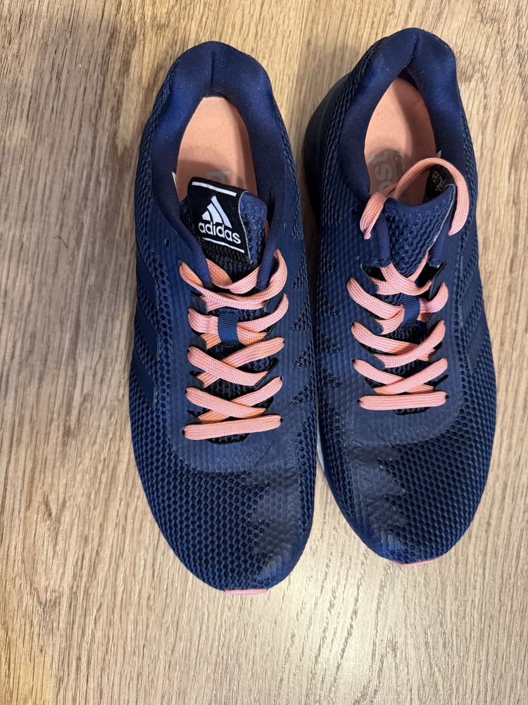 Кроссовки беговые женские adidas vengeful 39 1/3