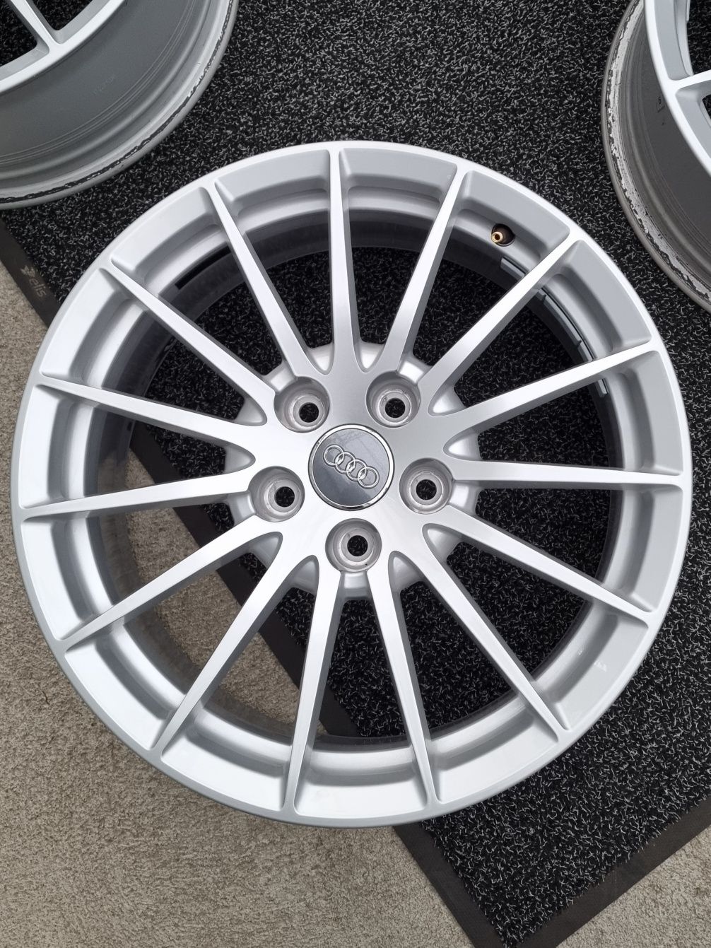 Felgi Alu 17" Audi A5 A4 B9 A6 C7 C8 A7 Q5 5x112 Oryginalne