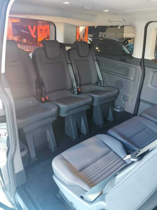 Wynajem busa 8-osobowego Ford Tourneo Custom napęd 2WD