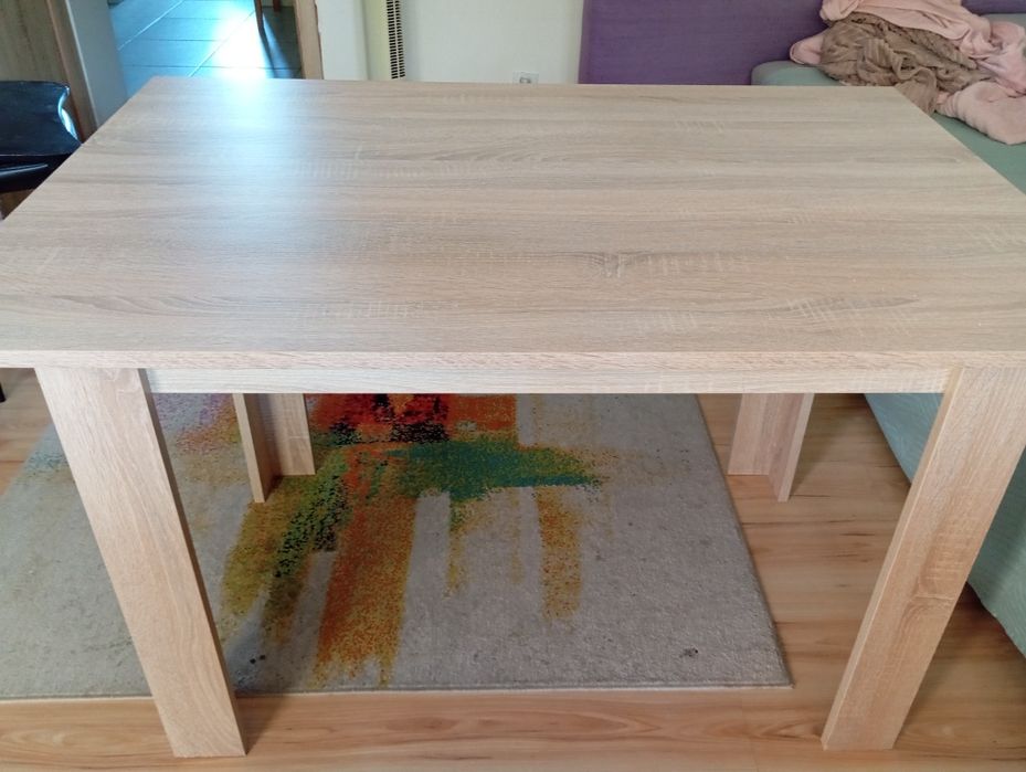 Stół w bardzo dobrym stanie