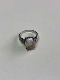 Кольцо серебряное с камнем