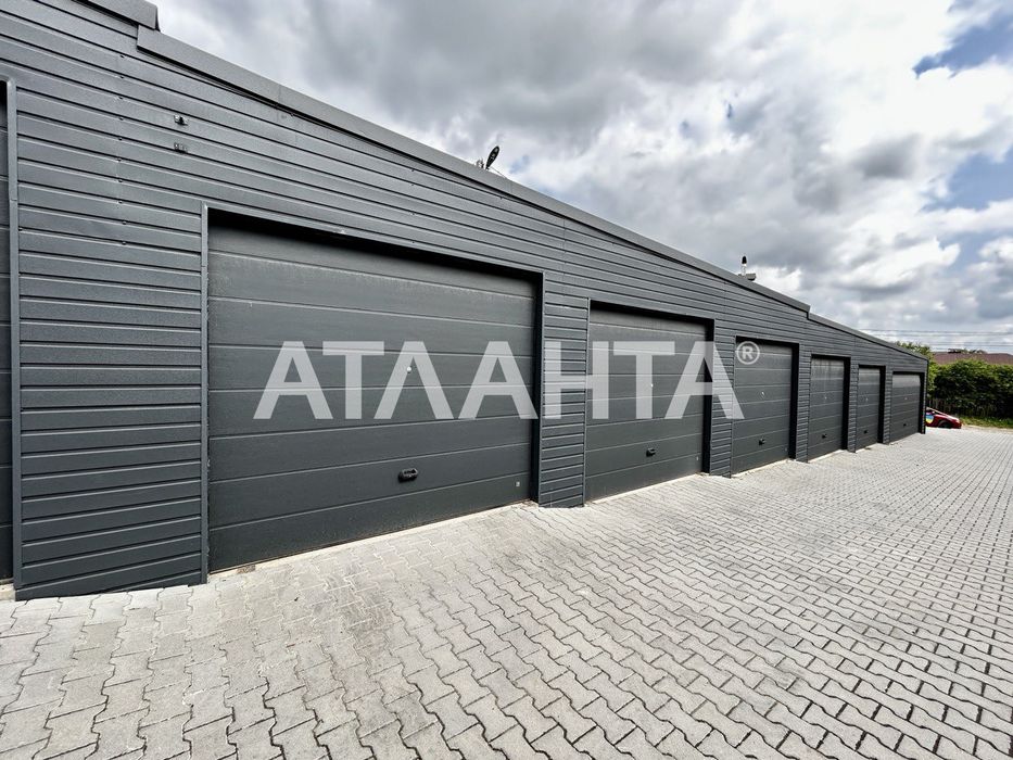 Танхаус зданий+ 2 гаражі з документами