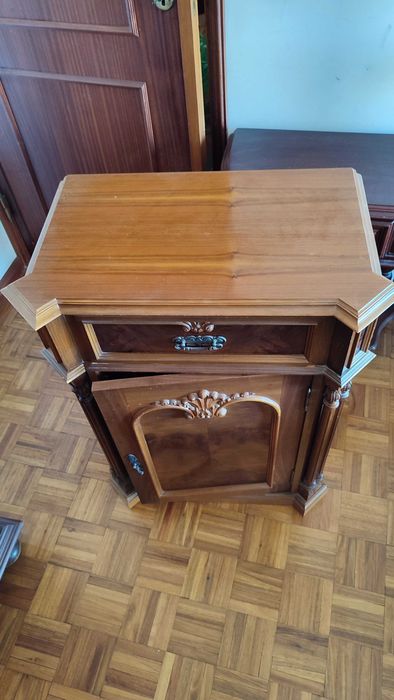 Bonita consola clássica