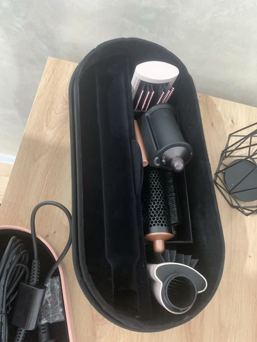 Стайлер Dyson в ідеалі