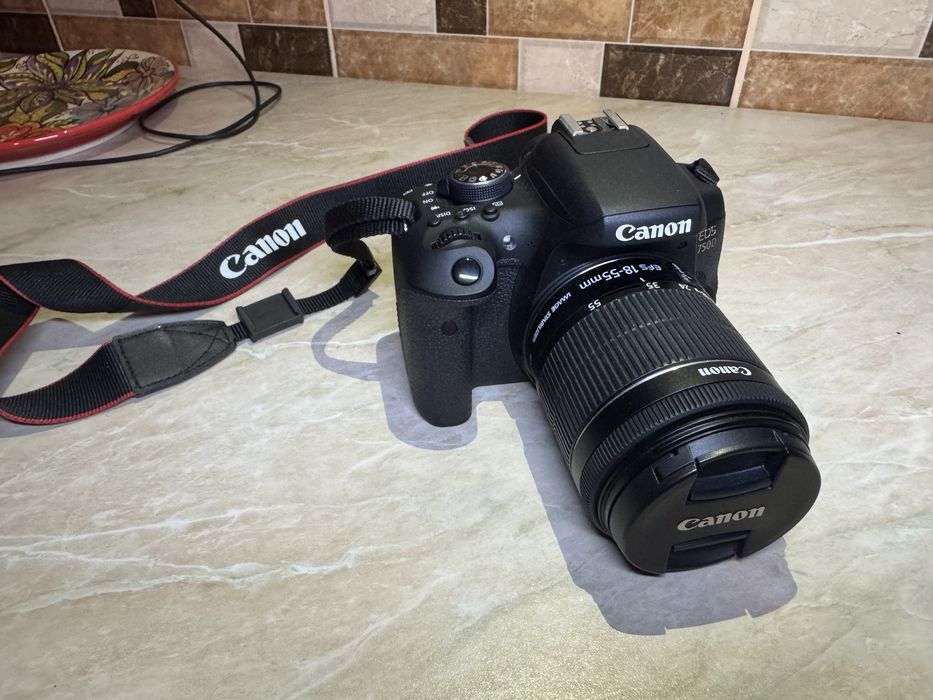 Фотоапарат Canon 750D