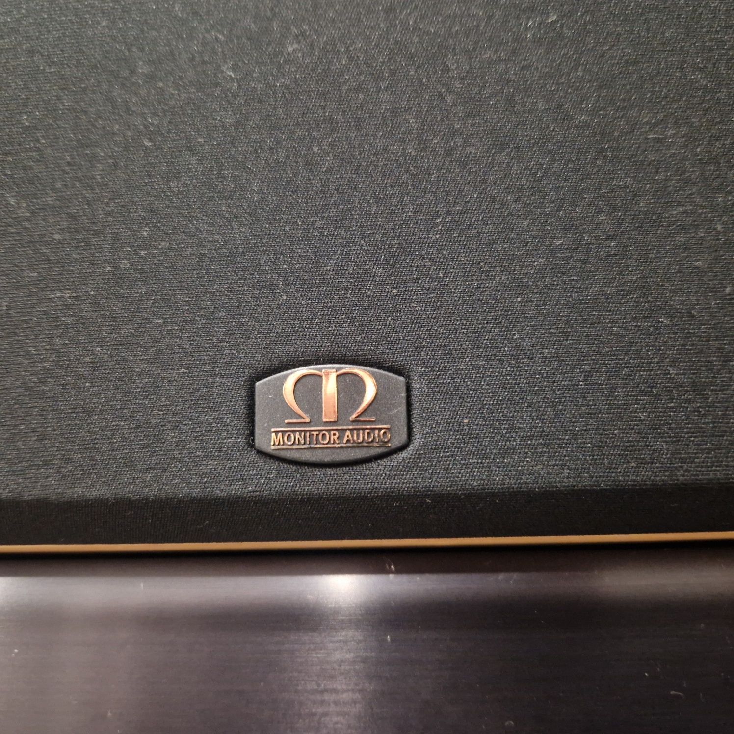Monitor audio bronze center