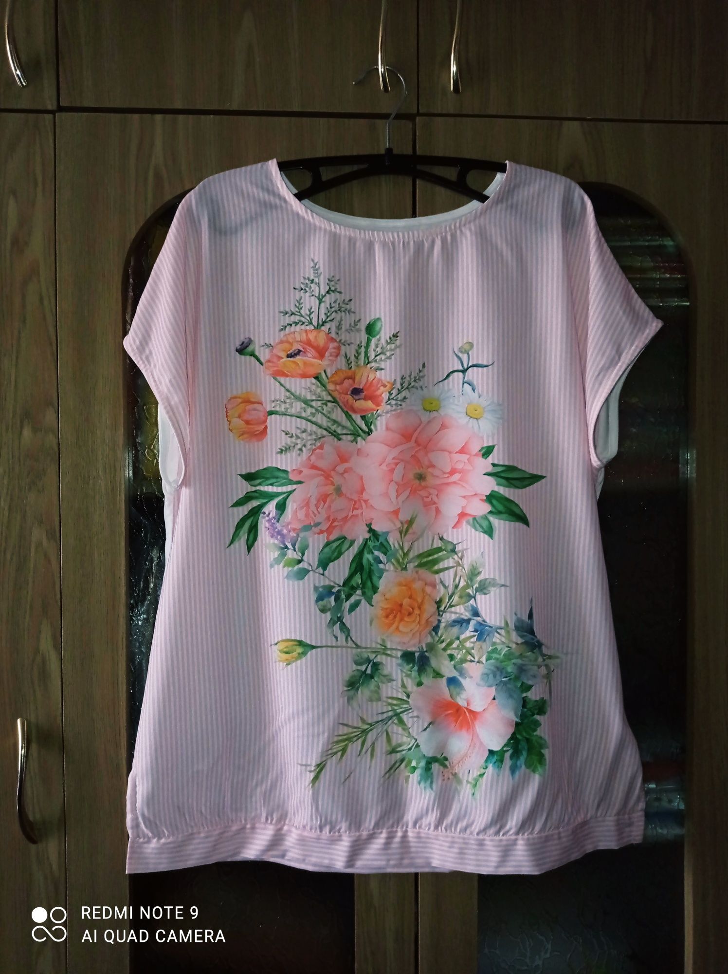 Красивая блузка футболка 48-52 размер