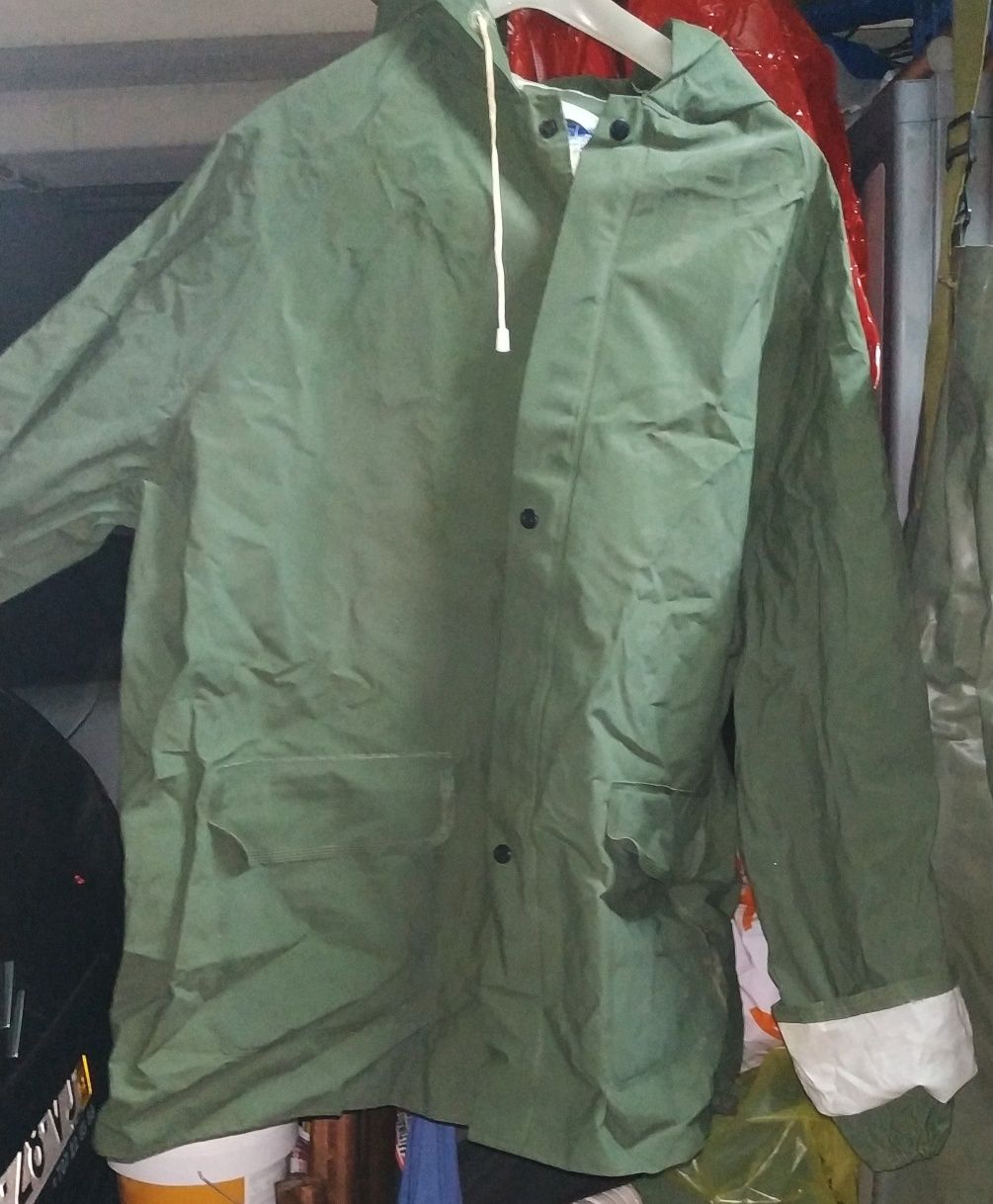 Botas e capa de chuva - Pesca