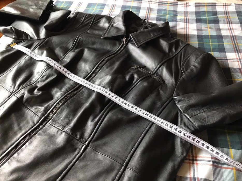 Женская кожаная куртка размер 58-60.