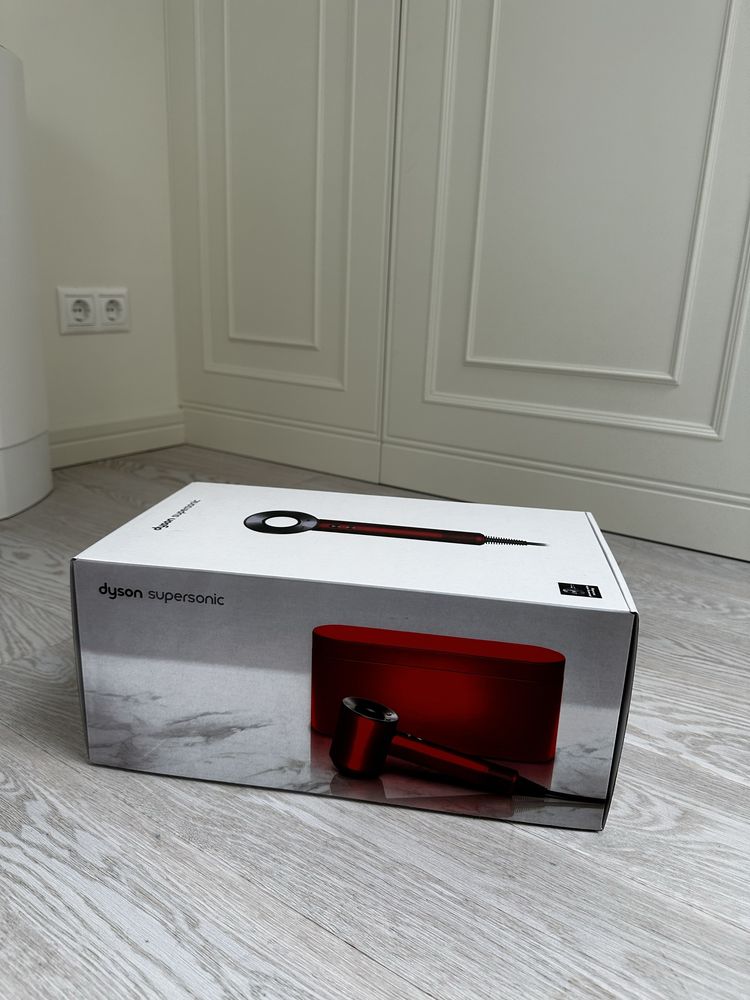 Фен Dyson Supersonic HD08 Red/Nickel