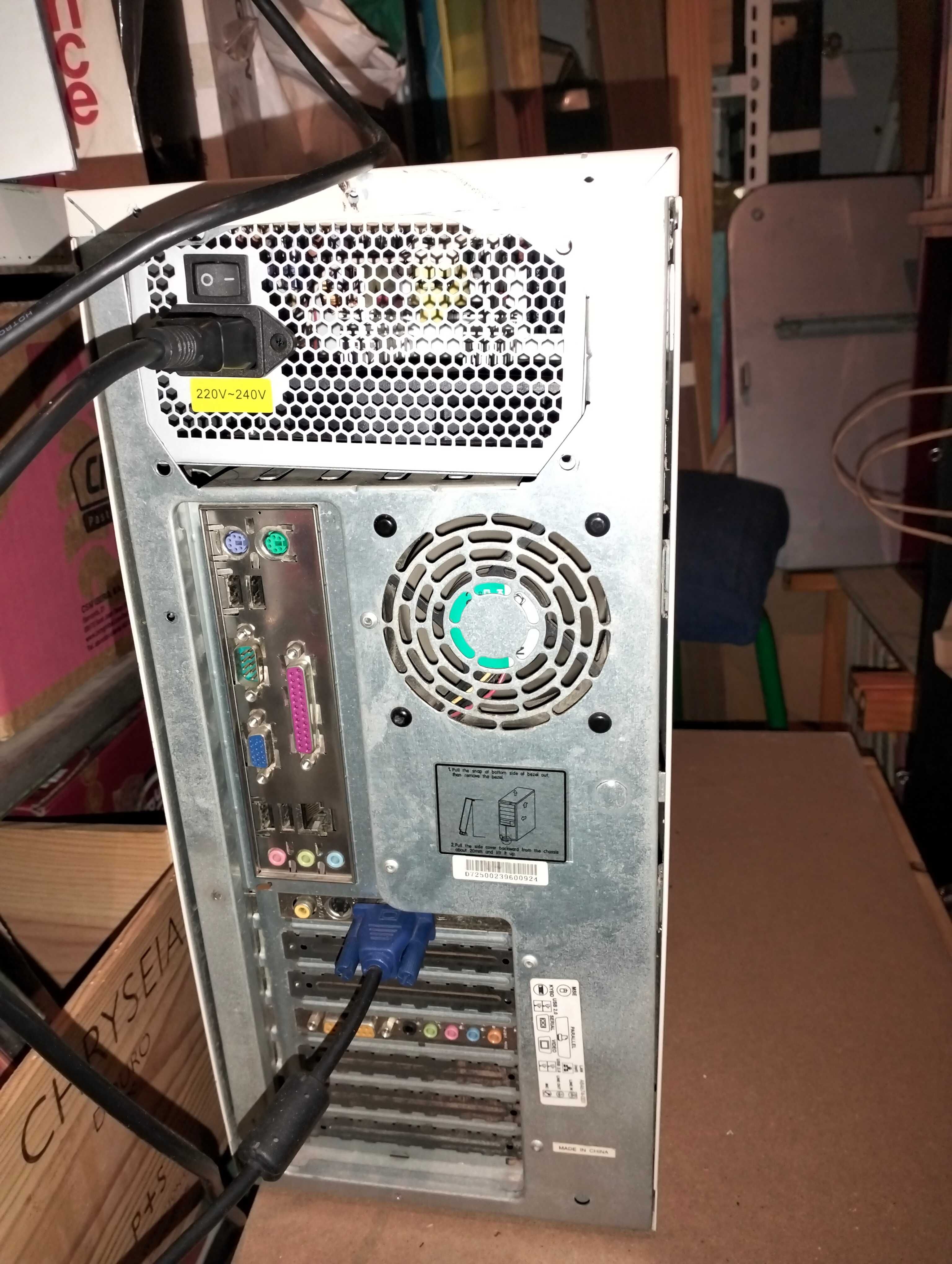 Computador desktop com monitor