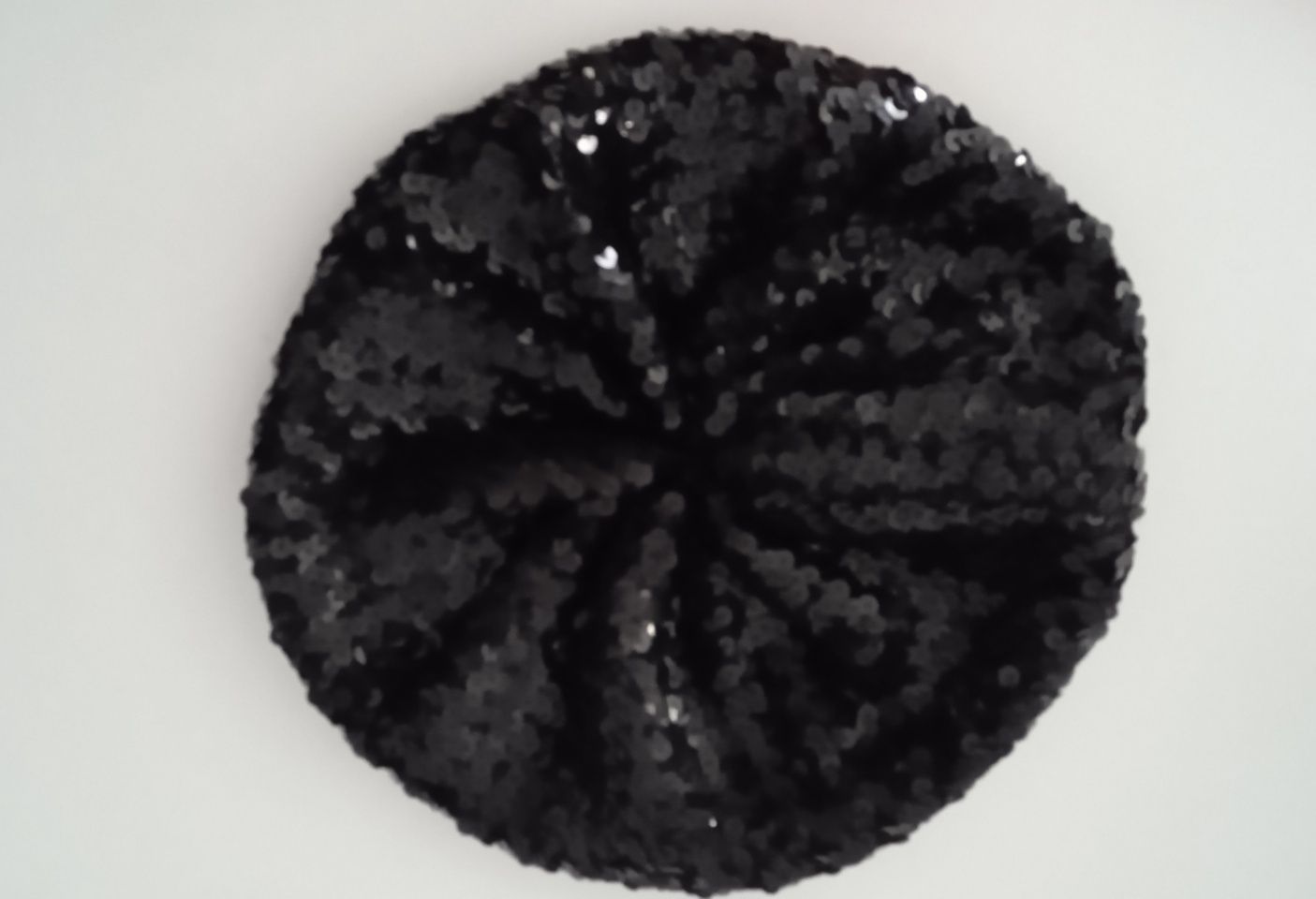 Cekinowy czarny beret