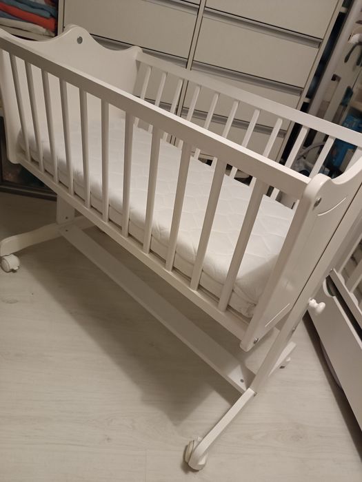 Kołyska drewniana biała z materacem