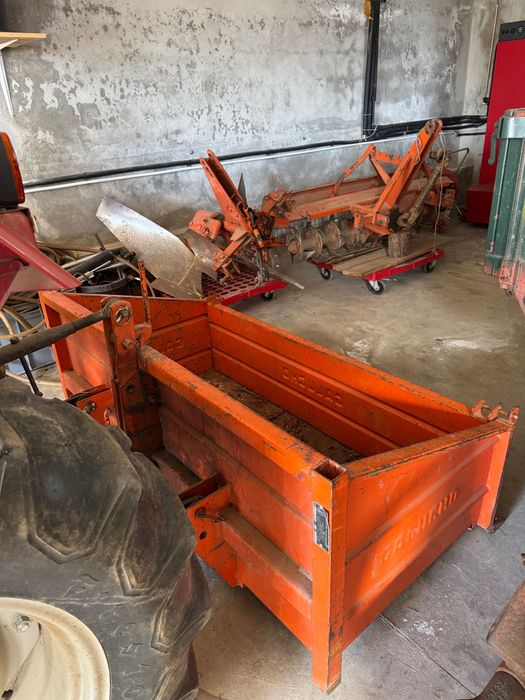 Tractor Case Internacional 275 com Alfaias, reboque e apenas 645h!