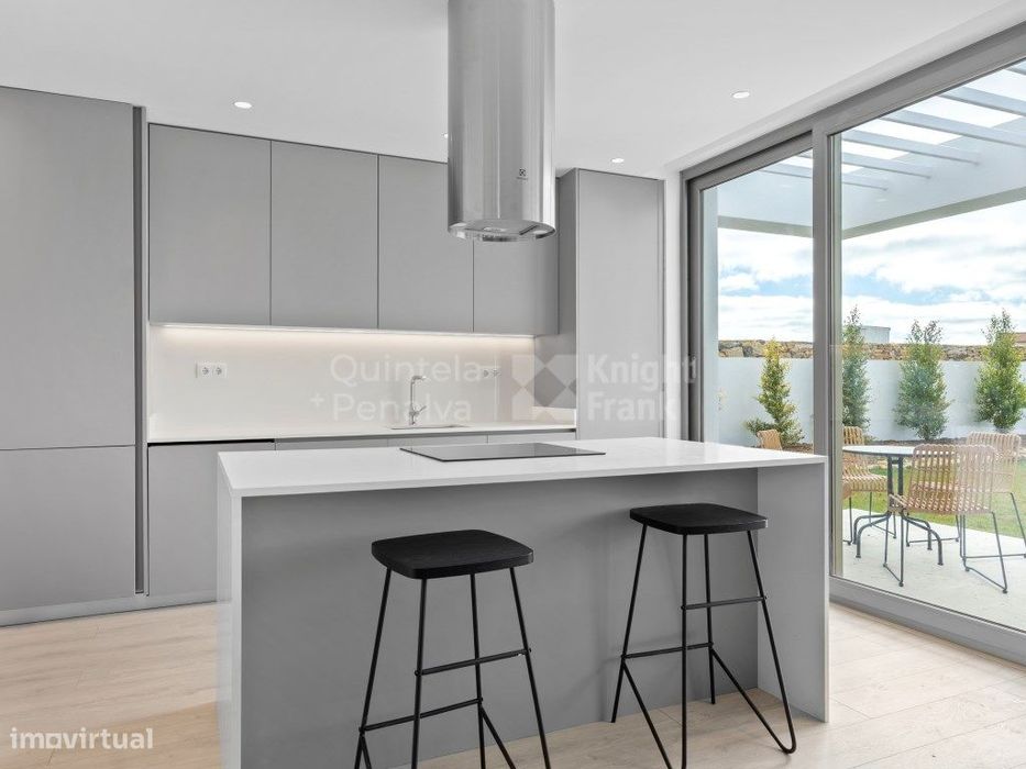 Moradia T3 independente com jardim e piscina em Gouveia, Sintra