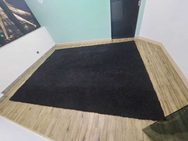 Tapete preto com pelo médio IKEA