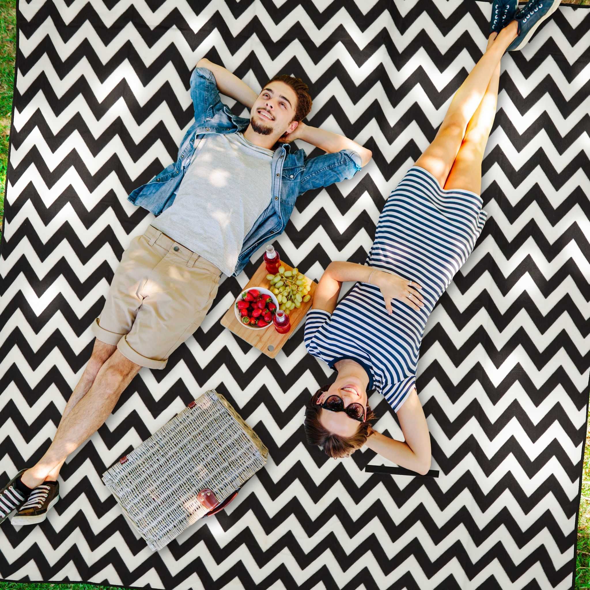 Koc polarowy piknikowy z wzorem 2m x 2m Relaxdays