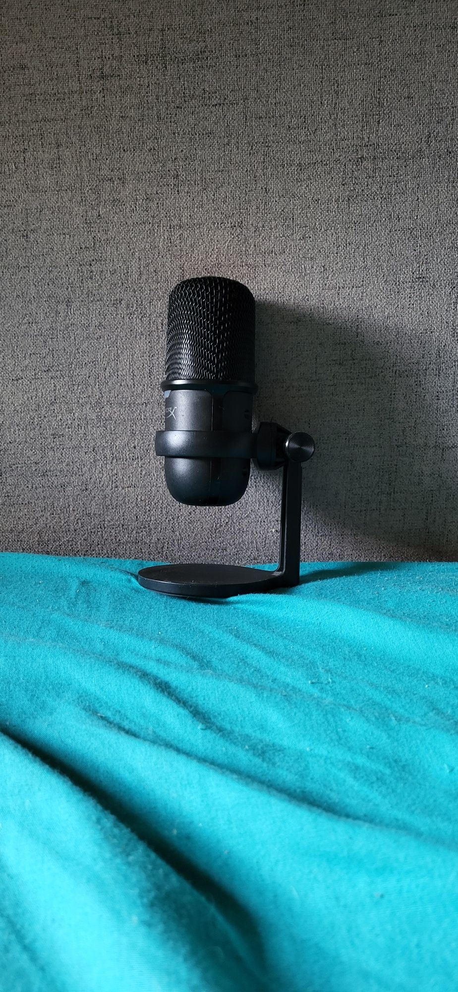 Продам микрофон Hyperx Solocast