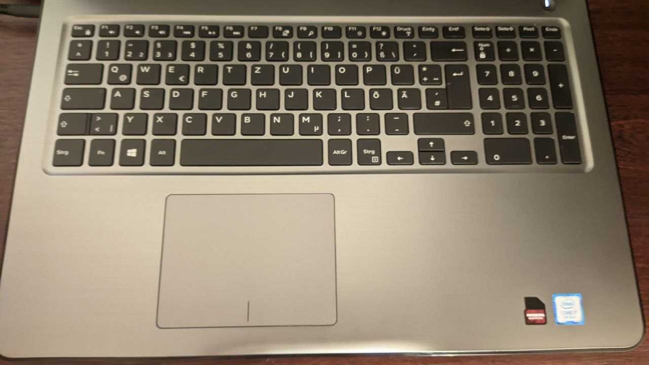 Dell Inspiron 15" 5567 / i7-7500U / 16 GB DDR4 / 256 GB SSD / Full HD