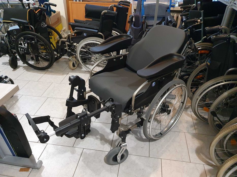 Wózek inwalidzki specjalistyczny  V300 30° Vermeiren + stolik