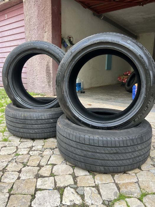 Pneus Michelin 235/45/18 98V