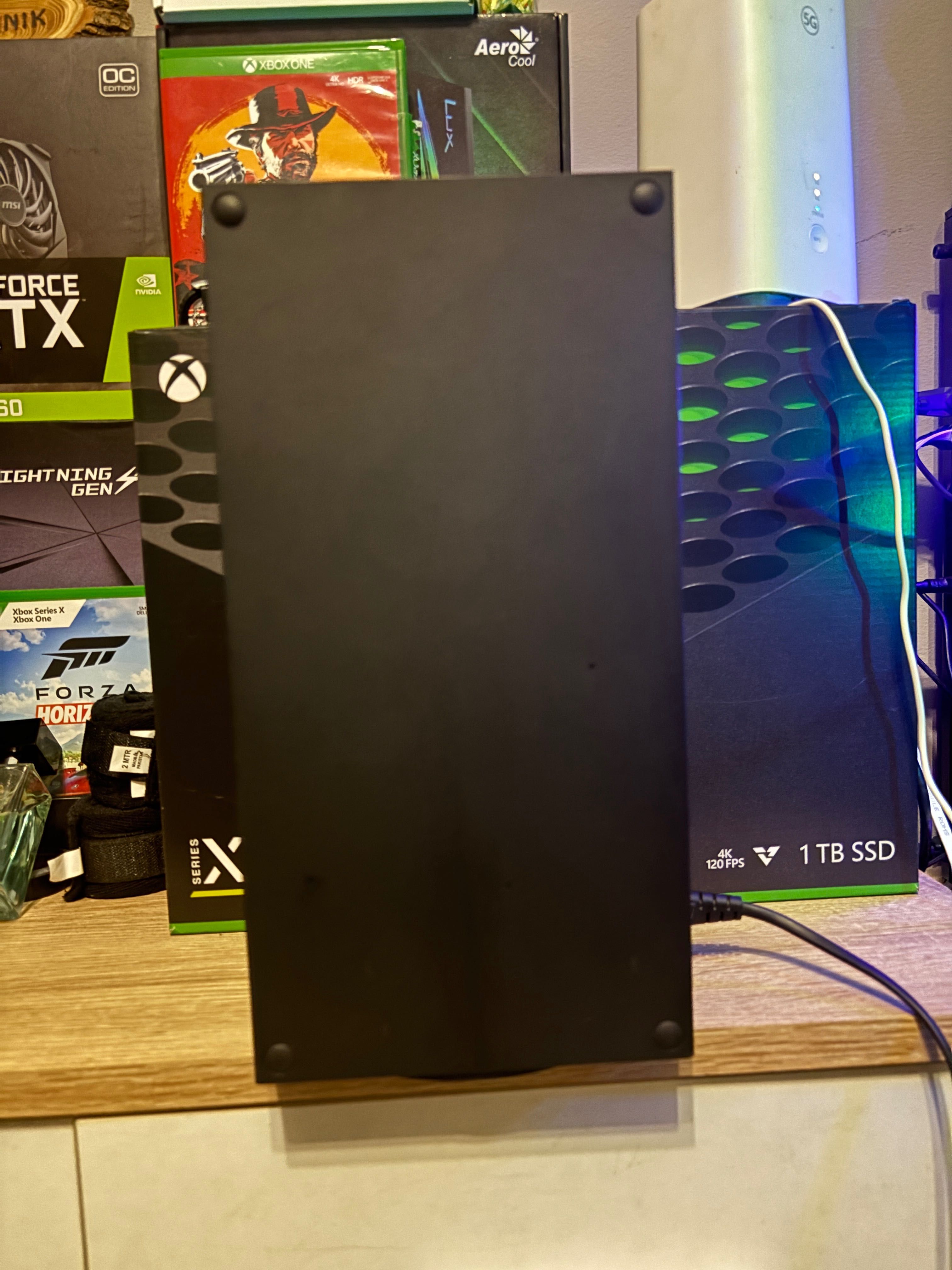 Xbox Series X 3 gry i akumulatorki